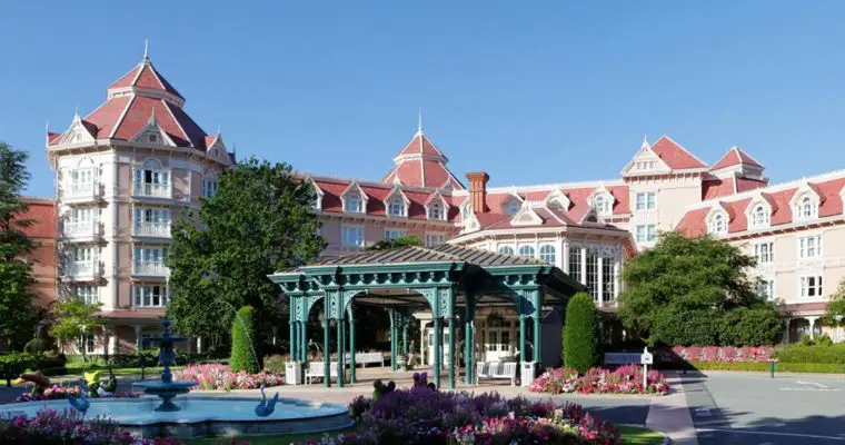 What hotel is closest to Disneyland Paris?