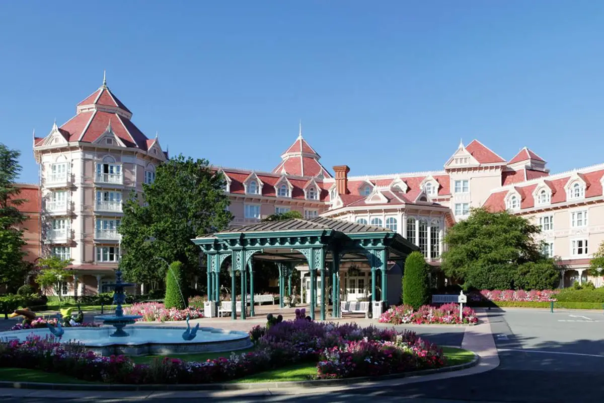 Which Disneyland Paris hotel is closest to the park?
