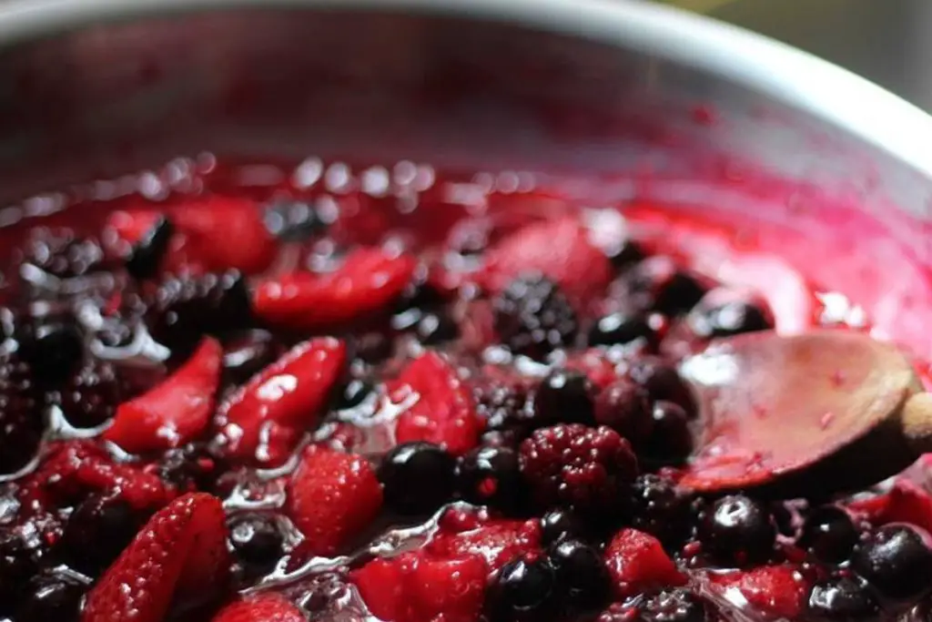 How to make the Red Fruits Compote
