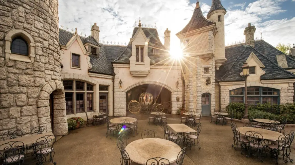 Auberge de Cendrillon Princess Character Dining at Disneyland Paris