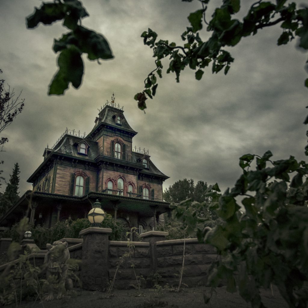 DISNEYLAND-PARIS-HALLOWEEN-HAUNTED-MANSION
