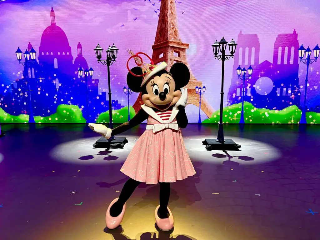 Meet Parisian Minnie Mouse at Disneyland Paris