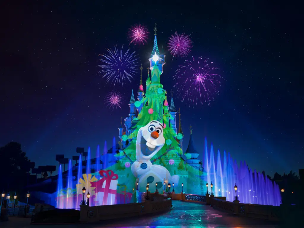 DISNEYLAND PARIS Christmas season 2022