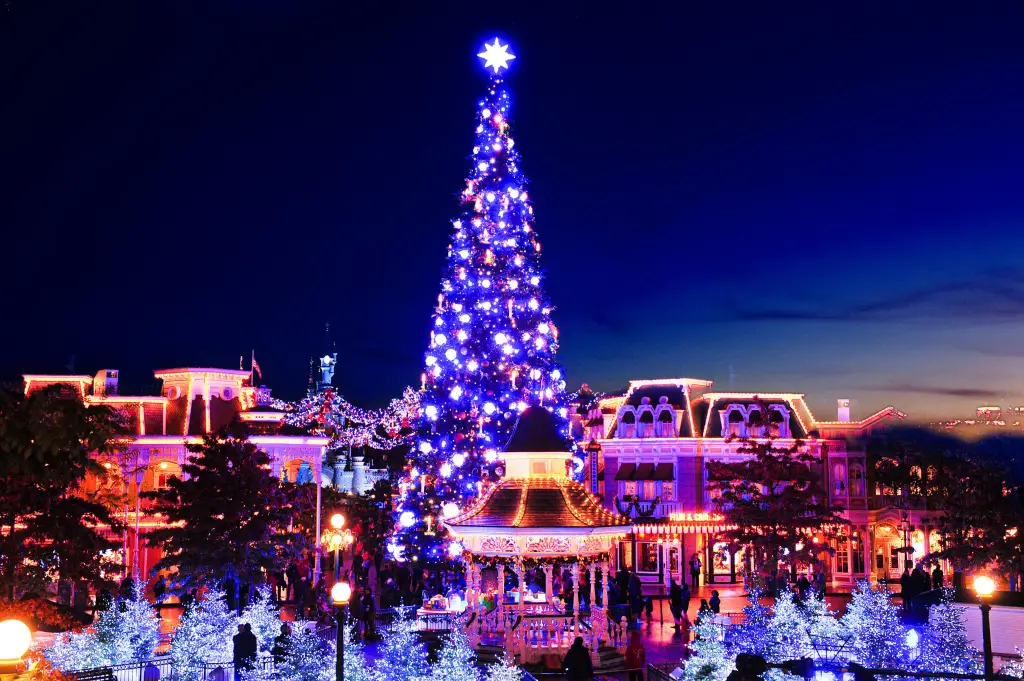 DISNEYLAND PARIS Christmas season 2022