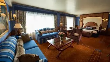 executive suite hotel newport bat club disneyland paris