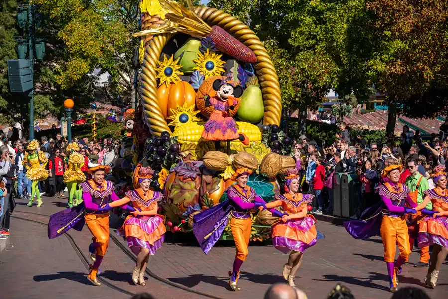 disneyland paris halloween parade