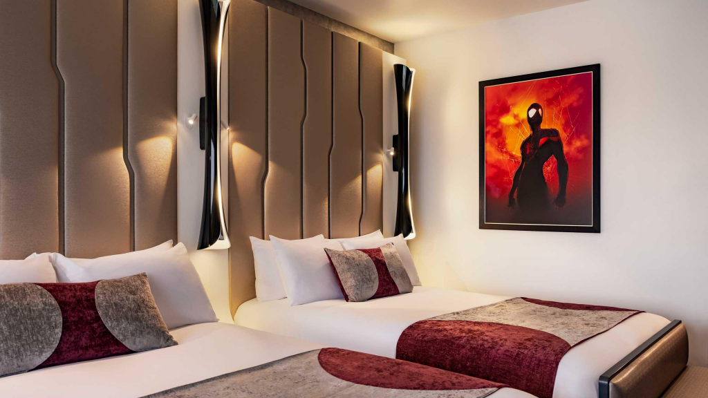 Disney Hotel New York - The Art of Marvel - Empire State club Room