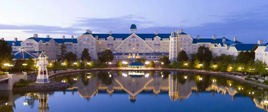 newport-bay-club-at-nightfall