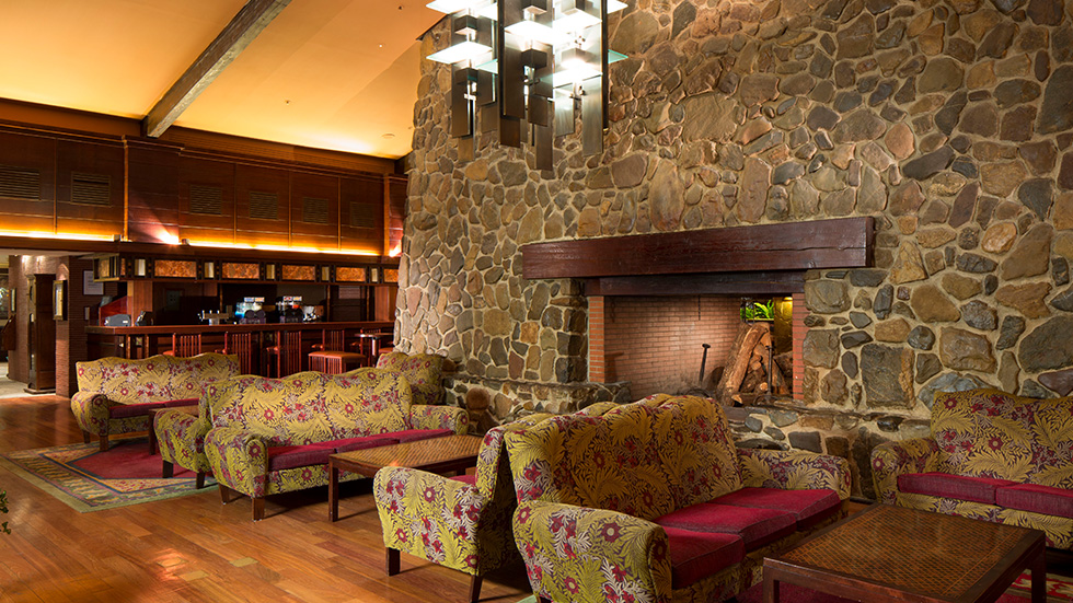 sequoia-lodge-Redwood-Bar-and-Lounge