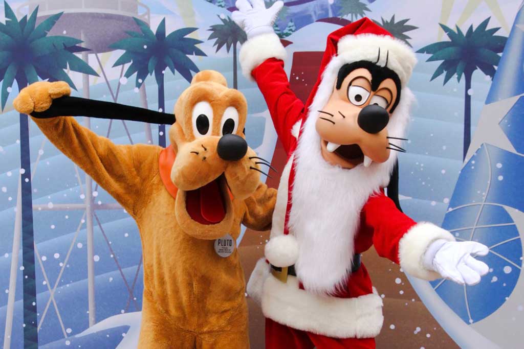 Disneyland Paris Christmas Character Meet and Greets Goofy