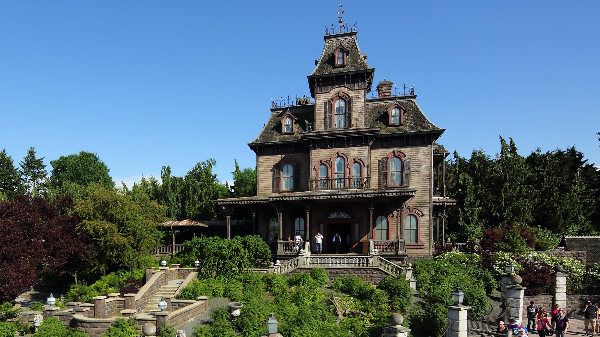 Ropes and Nooses Removed from Phantom Manor at Disneyland Paris