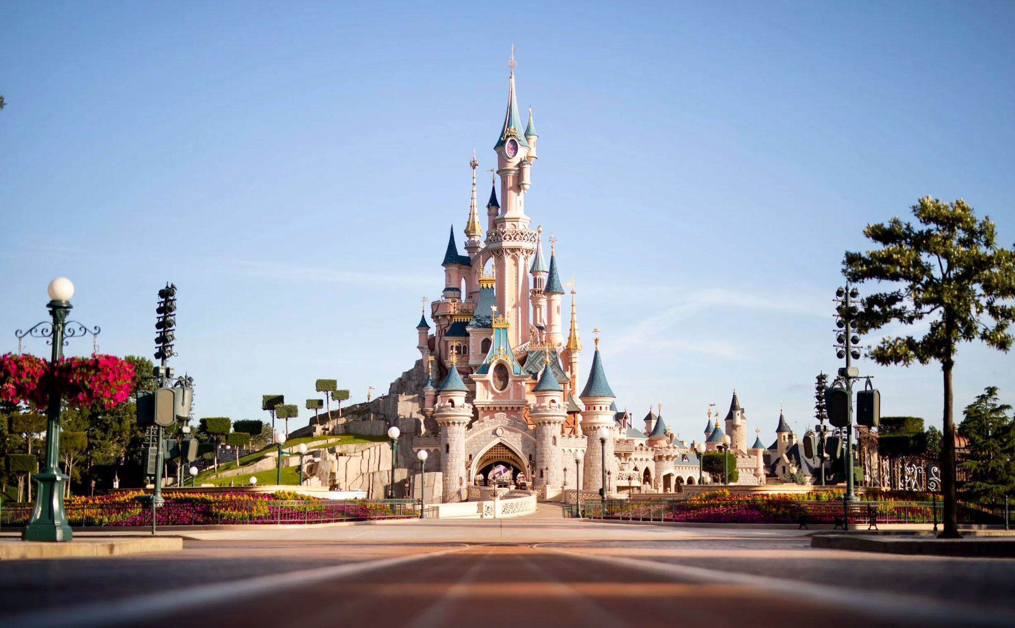 Disneyland Paris Update their flexible booking conditions in response to planned Cast Members Strikes!