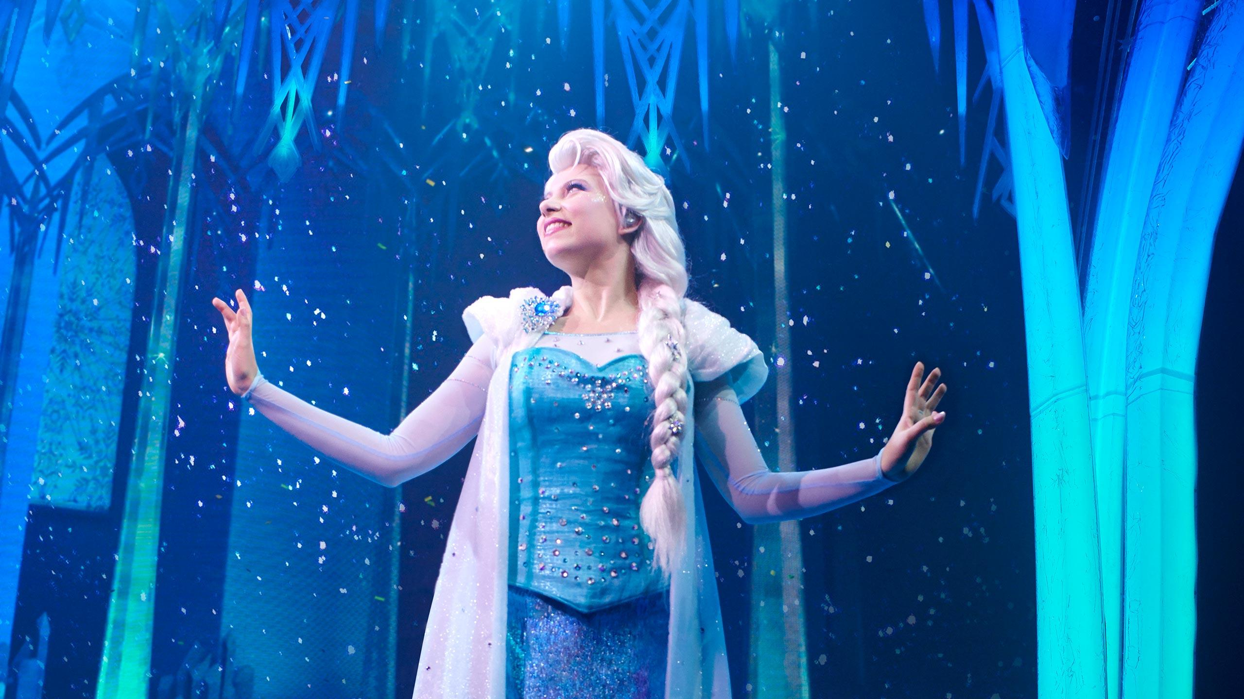 Elsa, Anna and Marie are the Pop Up Surprise Season 2 Character Meet & Greet at Disneyland Paris this January!