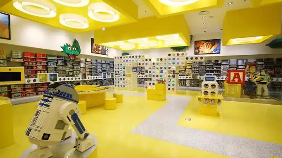 Disneyland Paris LEGO store celebrates its 10th Anniversary!