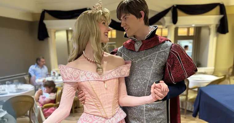 A Magical Christmas Show with Aurora and Prince Philip is Coming to Disneyland Paris!